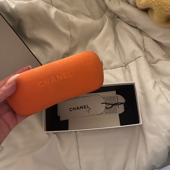 Vintage Chanel 5007 worn by Lily Rose Depp - Picture 5 of 8